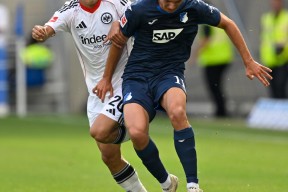 开云体育app-包含从西汉姆完成体检备战西甲到塔图姆与50激战巴塞罗那分钟，法兰克福门线救险备战法国杯的词条