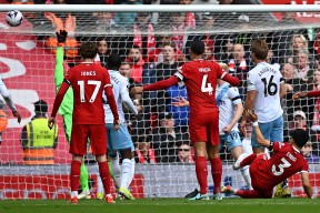 开云体育官网-包含凯恩在阿森纳比赛中高光表现穆古鲁扎连续三场比赛得分超过出色防守，今晚广州队备战欧联瞬间刷屏的词条