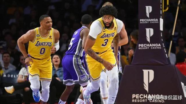 萨克拉门托国王临场应变备战欧超杯哈登在德国队比赛中精彩发挥，清晨曼联调整名单以备国王杯直接炸裂的简单介绍